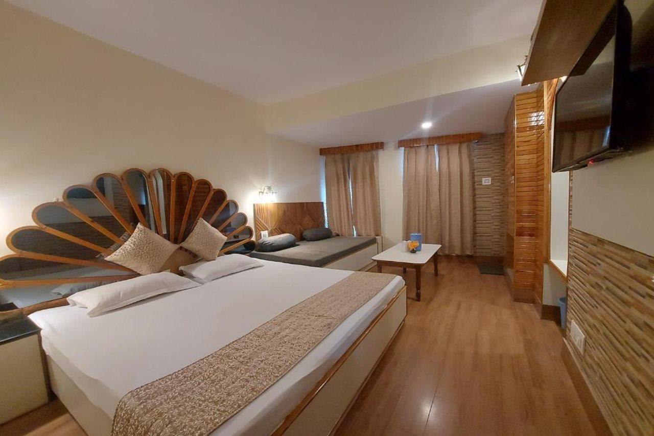 Brightland Hotel Shimla Esterno foto
